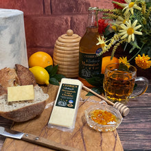 Load image into Gallery viewer, Cedrics Beekeepers Marmalade Cider Cheddar

